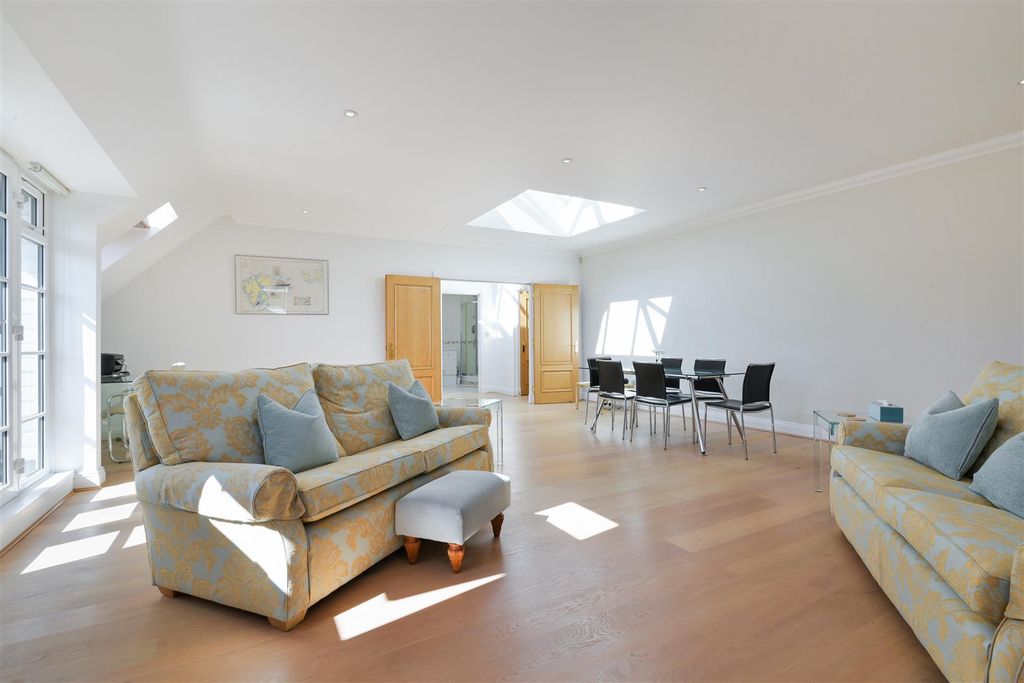 Additional image 8 of 2 bed flat for saleFlanchford Road, Reigate RH2