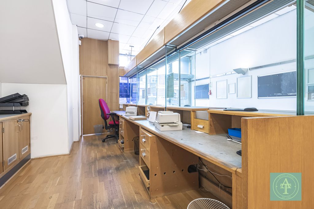 Property photo 3 of 32 Gallery