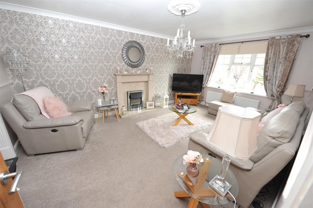 Property photo 2 of 28