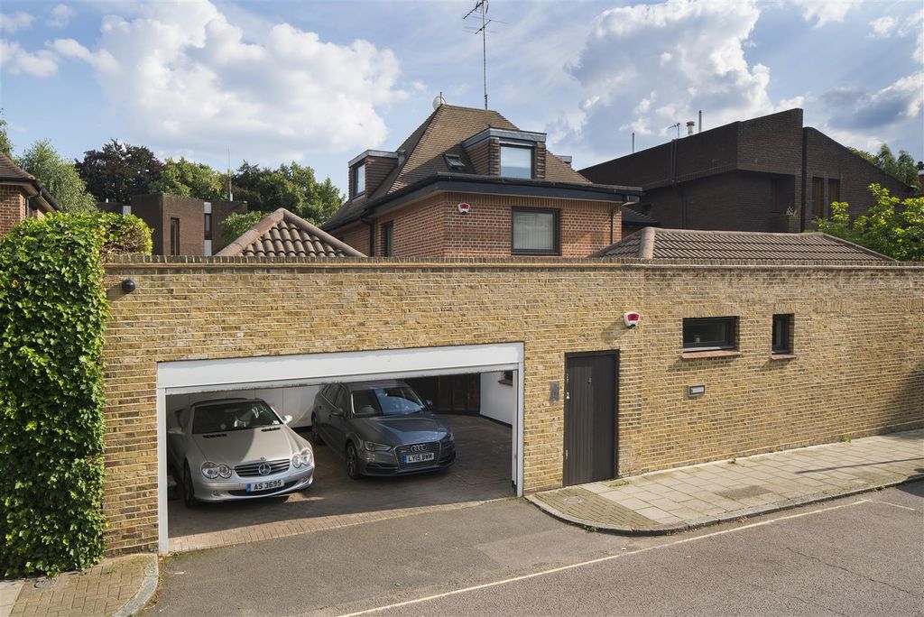 Property photo 1 of 12 Elm Tree Road,