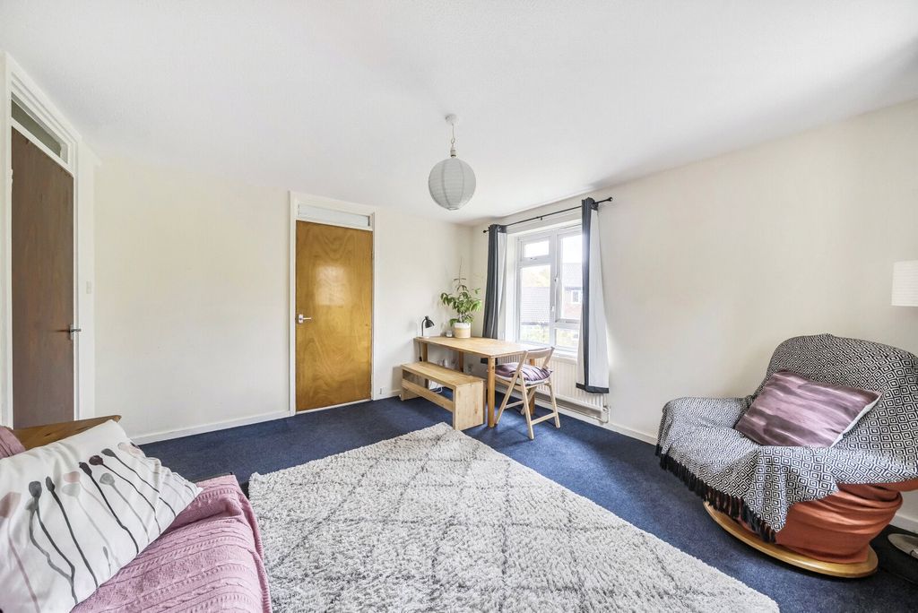 Property photo 2 of 12 Sitting Room