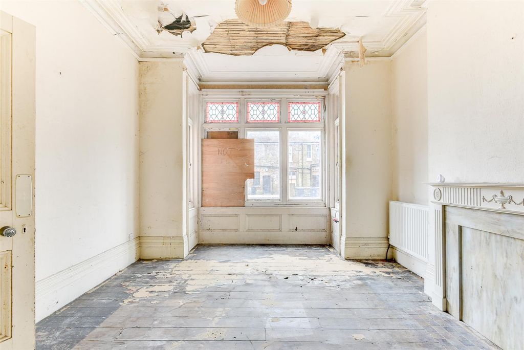 Property photo 3 of 14 49Warwick-3.Jpg