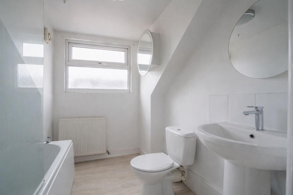 Additional image 6 of 2 bed flat for saleMillfield Lane, York YO10
