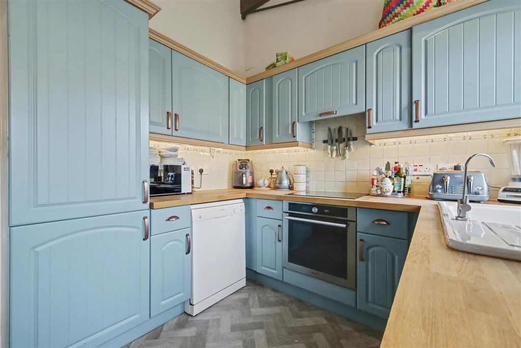 Property photo 3 of 16 Img_8620-Img_8624.Jpg