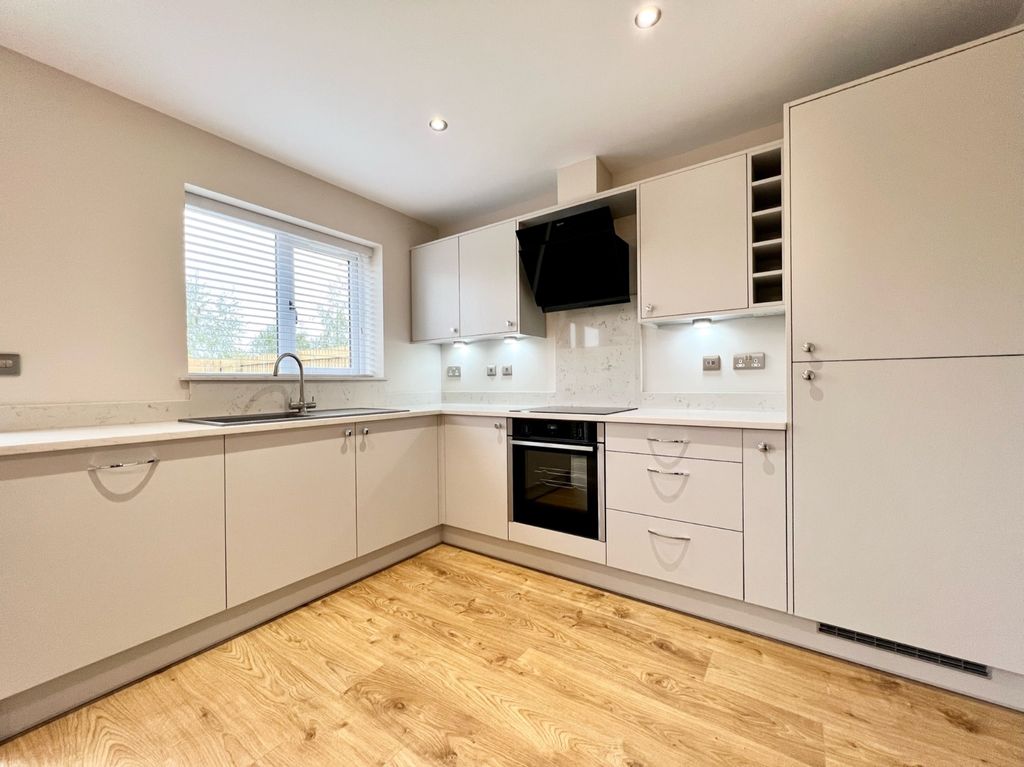 Property photo 3 of 14 Kitchen