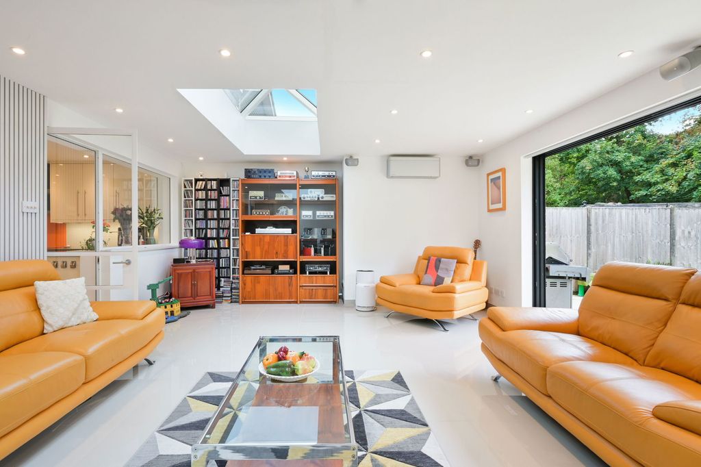 Property photo 1 of 28