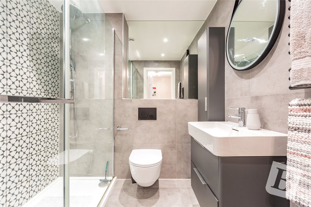 Property photo 3 of 28 Shower Room