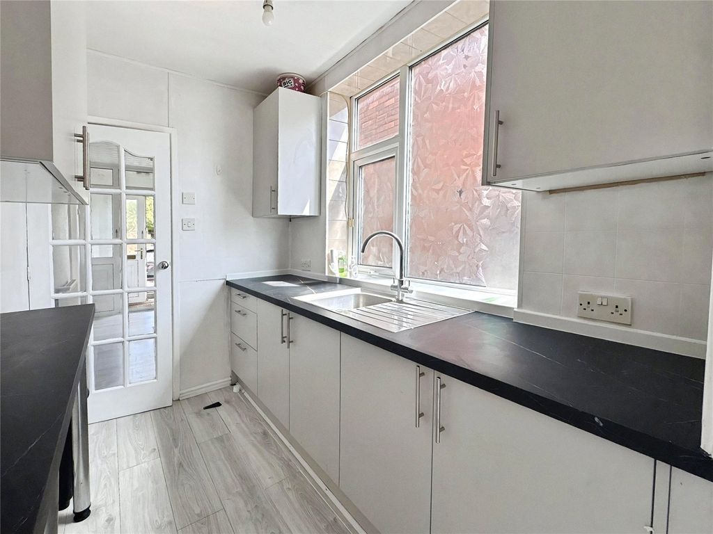 Property photo 2 of 17 Kitchen