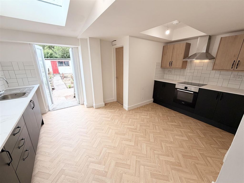 Property photo 2 of 16 Tempimagevgxq34.Jpg