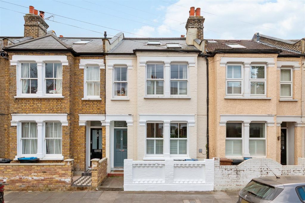 Property photo 1 of 12 External