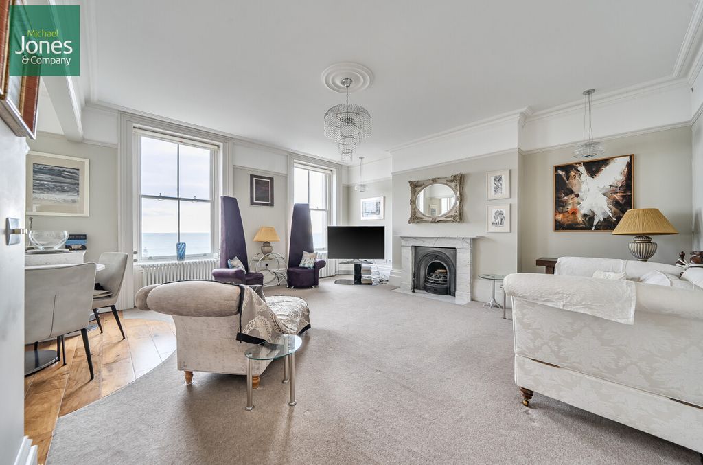 Property photo 3 of 23 Living Room