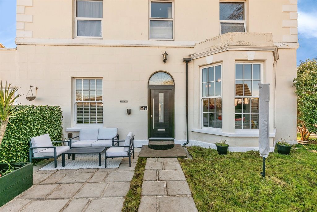 Property photo 2 of 14