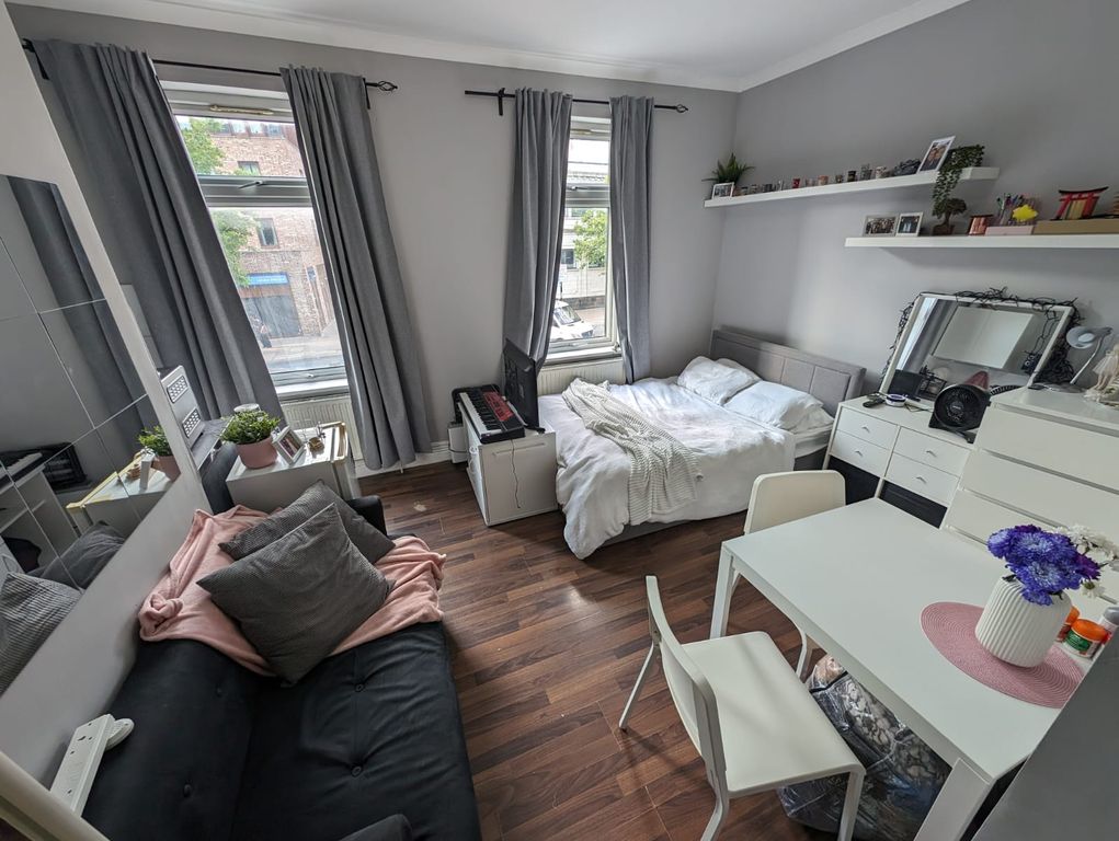 Property photo 1 of 12 Studio 1- £1200 Available 12/06/2026