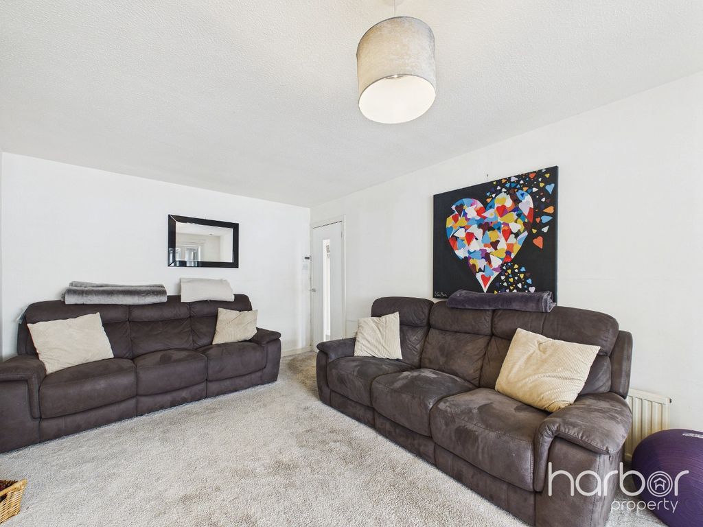Property photo 3 of 25 5268385