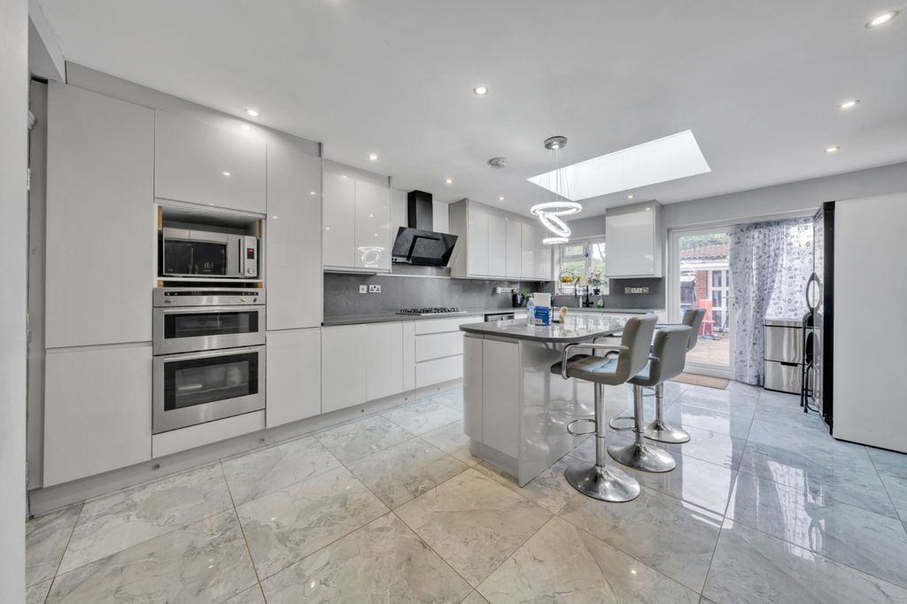 Property photo 3 of 13 Gallery