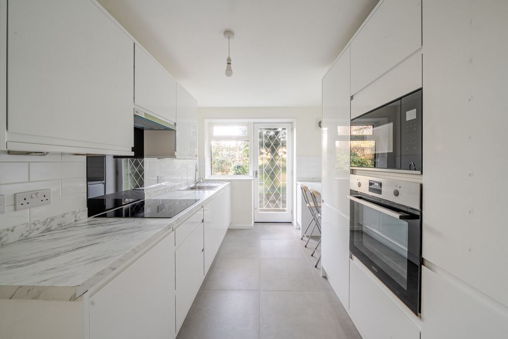 Property photo 1 of 13 1416173-10-69944B...