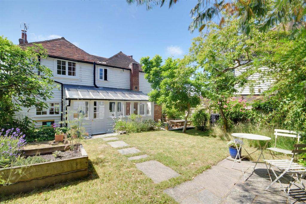 Property photo 2 of 28