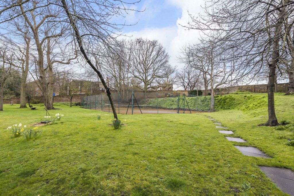 Property photo 3 of 10 Communal Grounds