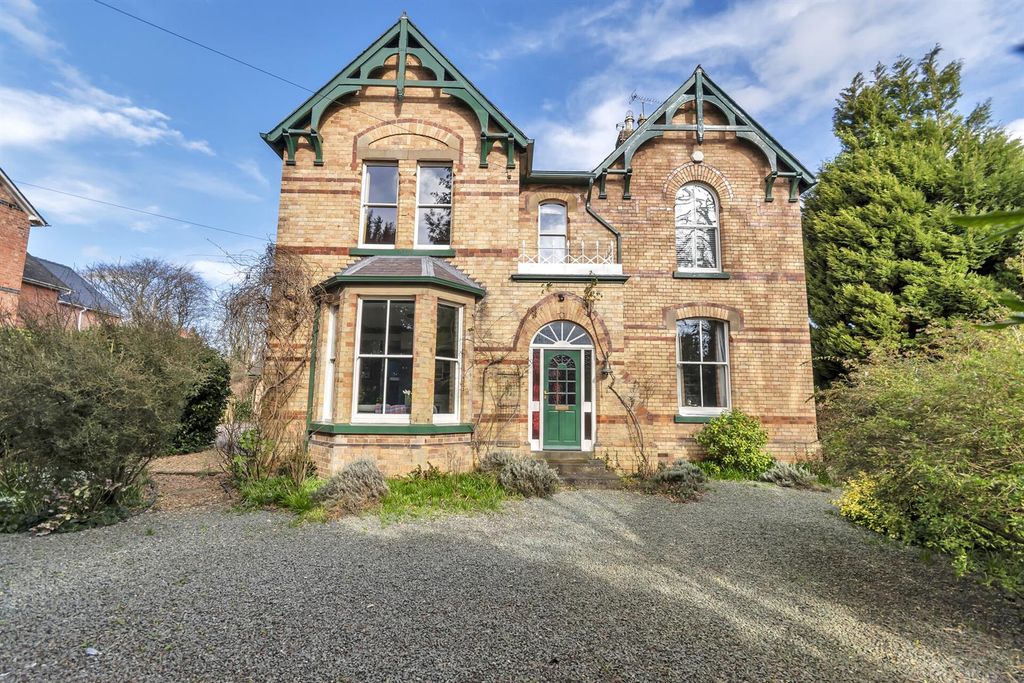 Property photo 1 of 32 Accomodation Comprises;