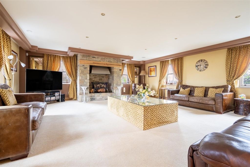 Property photo 2 of 12 Living Room