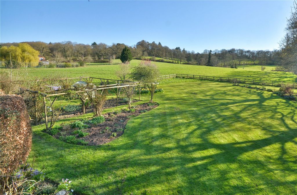 Property photo 2 of 31 Picture No. 32