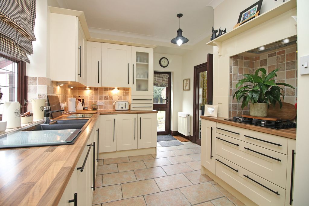 Property photo 2 of 23