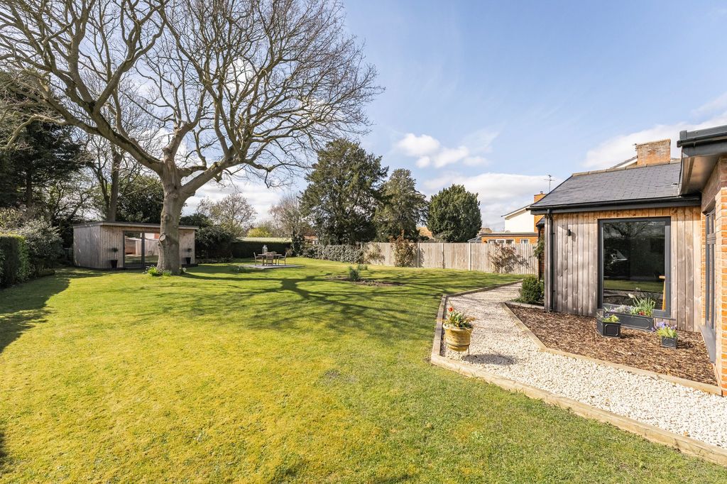 Property photo 2 of 23