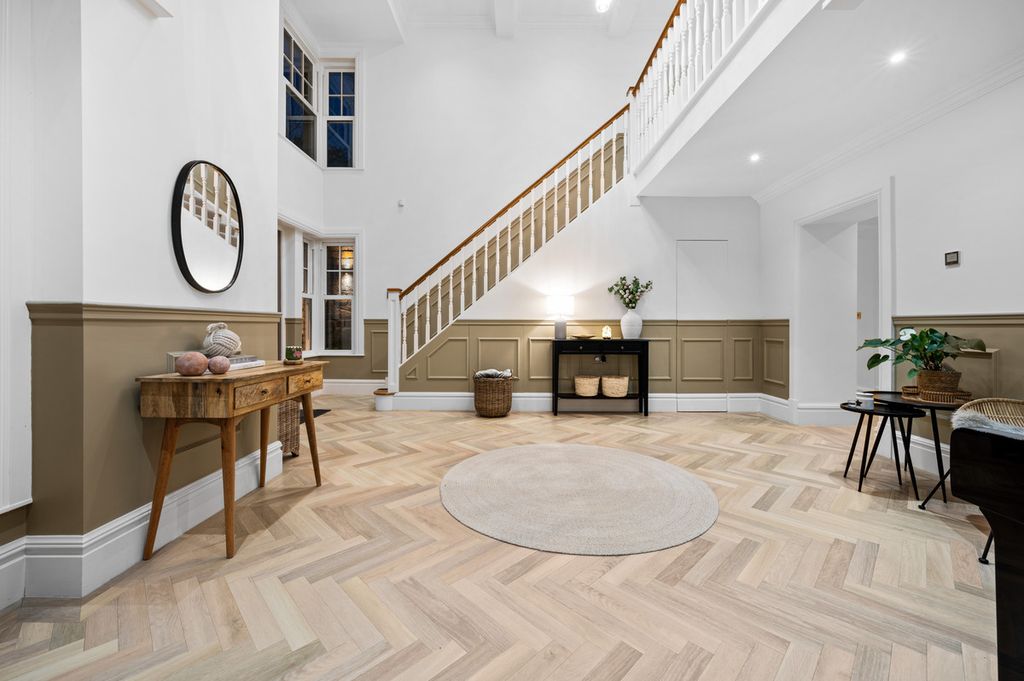 Property photo 2 of 50