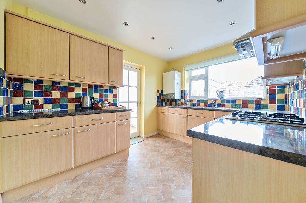 Property photo 2 of 12 Kitchen