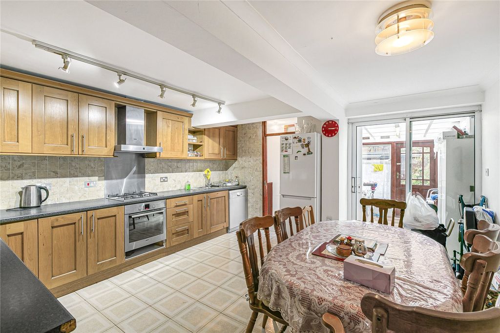 Property photo 3 of 20 Kitchen/Dining Room