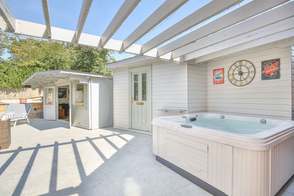 Property photo 3 of 42 Aab20E98-Mw26-1743