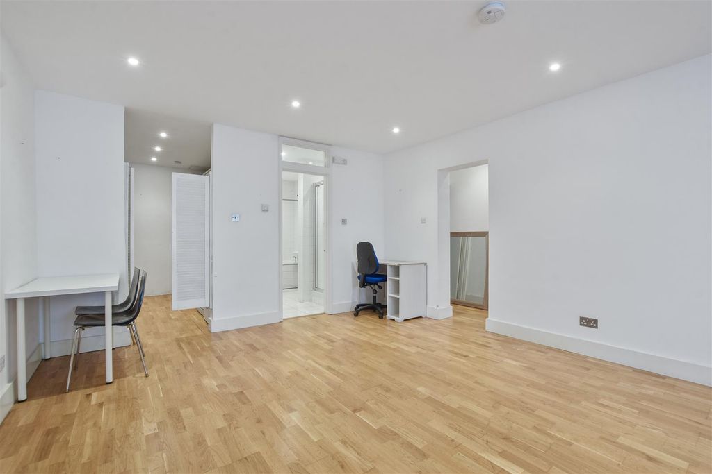Property photo 3 of 10 12-B6d6Gcpmsc - 7A Canfield Place - Reception 3 -O