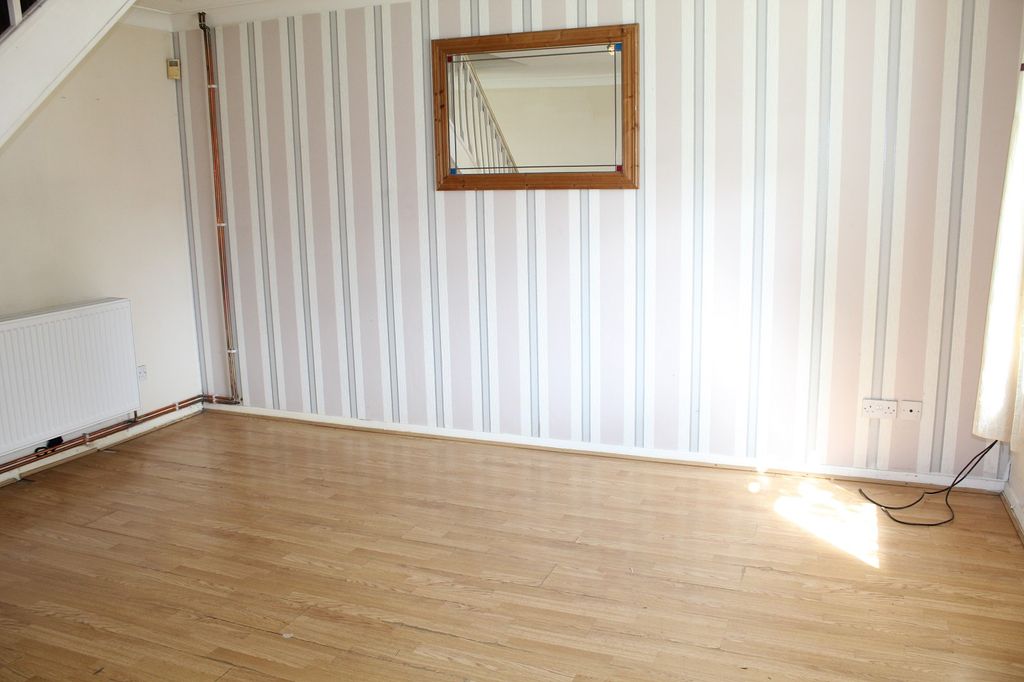 Property photo 2 of 8 Lounge