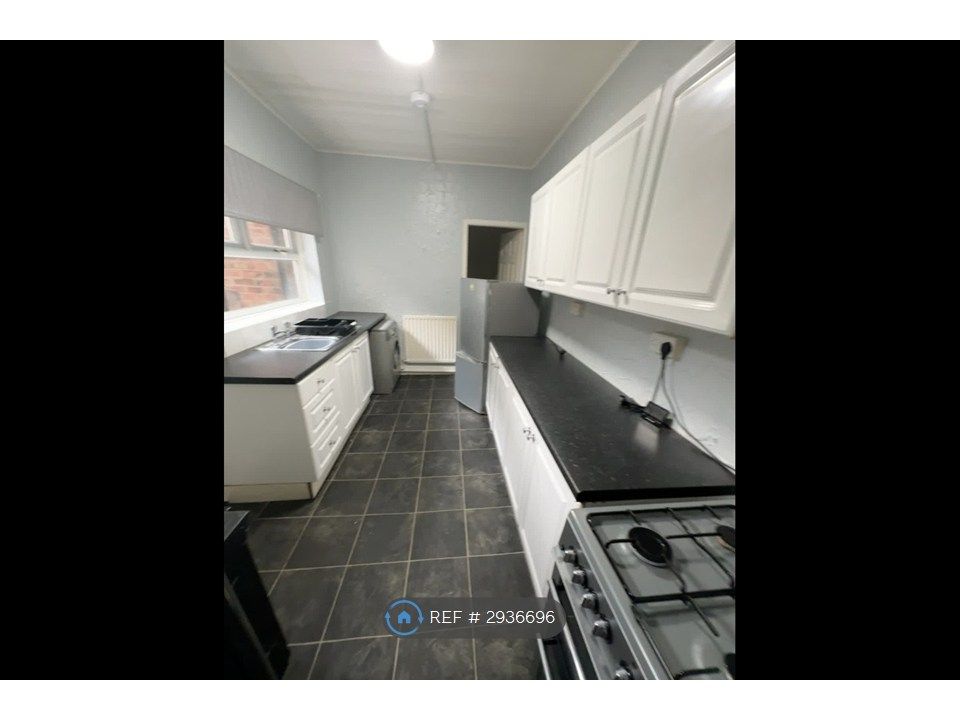 Property photo 1 of 9 Kitchen
