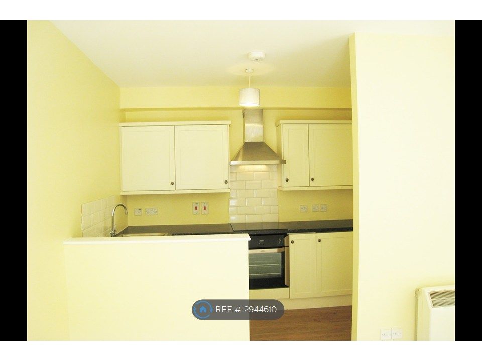 Property photo 3 of 8 Kitchen