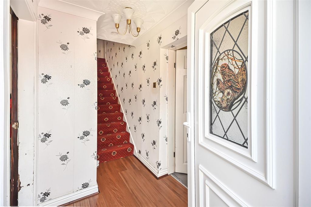 Property photo 2 of 23 6 Congresbury Road Entrance.Jpg