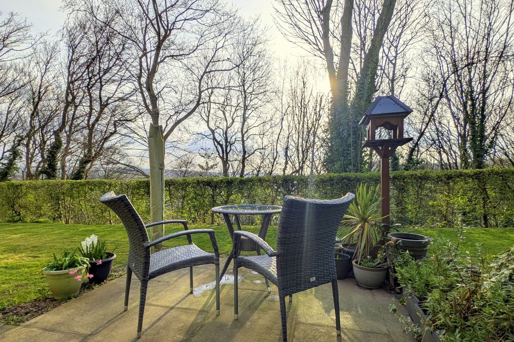 Property photo 3 of 17 Pinewood Ewemove Brighouse (6)