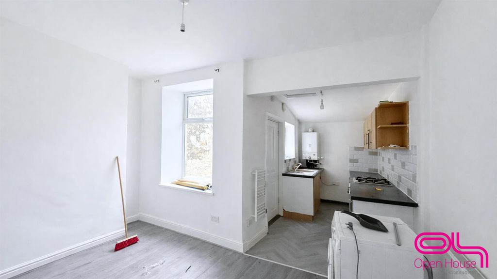 Property photo 3 of 10 Add A Subheading (70).Png