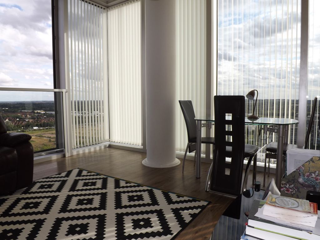 Property photo 1 of 8 Living Room