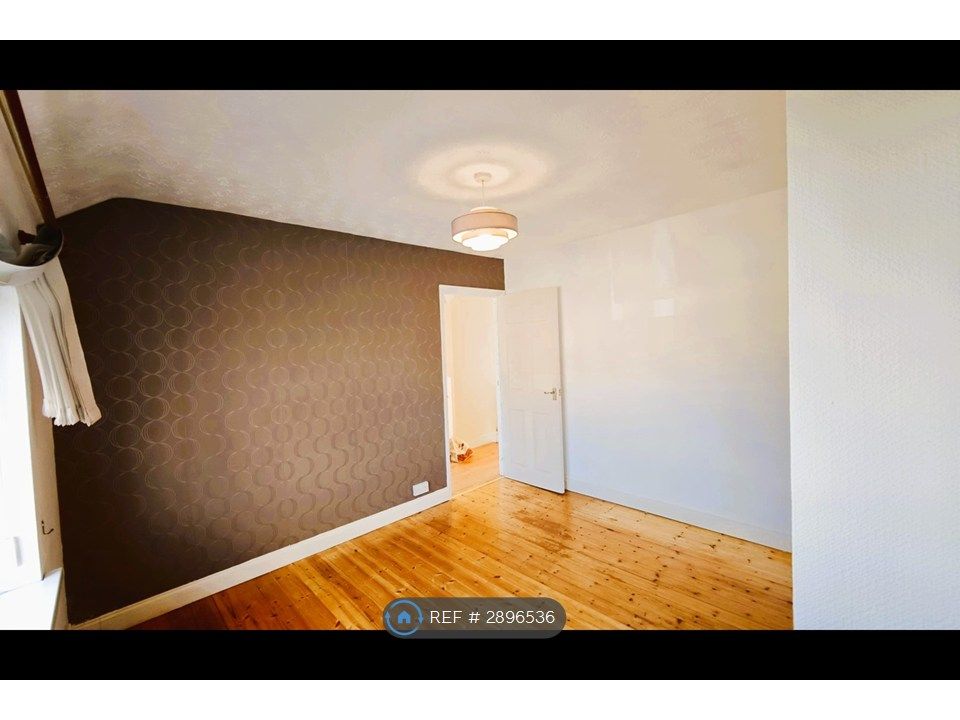 Property photo 3 of 15 Bedroom 1 (3.4m x 3.4m)