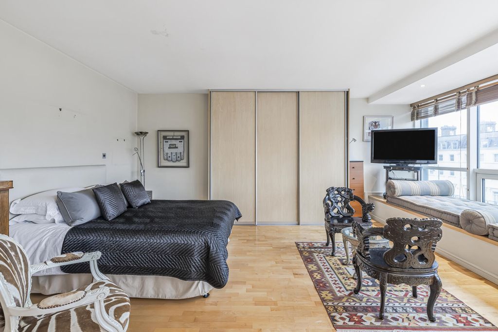 Property photo 3 of 15 Bedroom