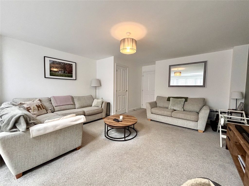 Property photo 3 of 18 Picture No. 12