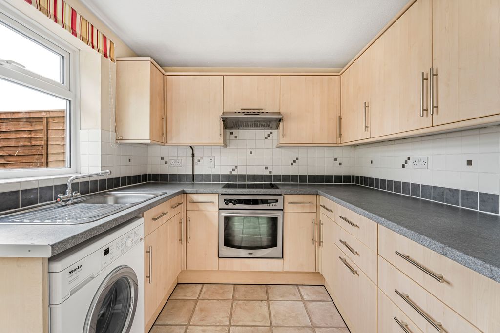Property photo 3 of 13 Kitchen