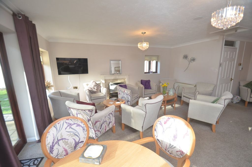 Property photo 2 of 10 Residents' Lounge