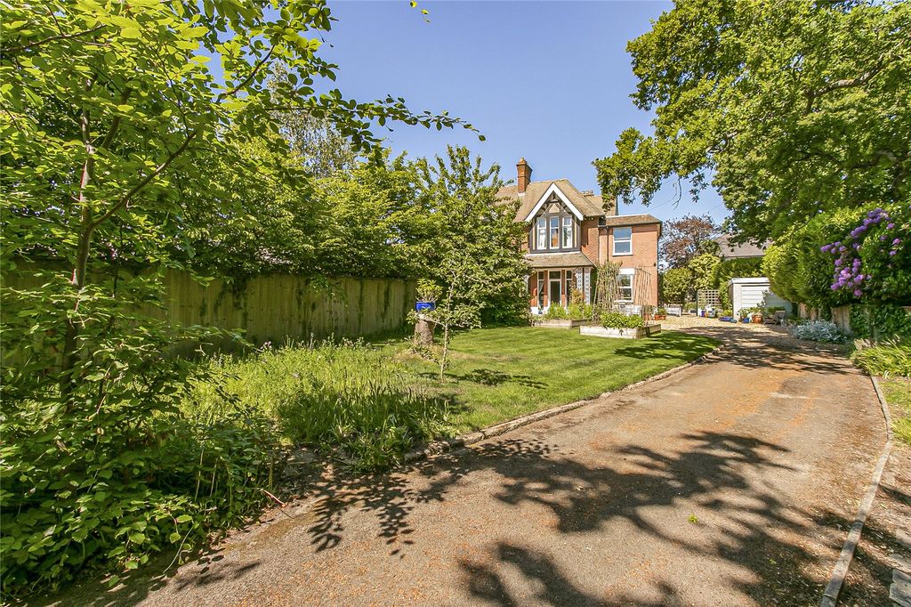 Property photo 2 of 22 Garden