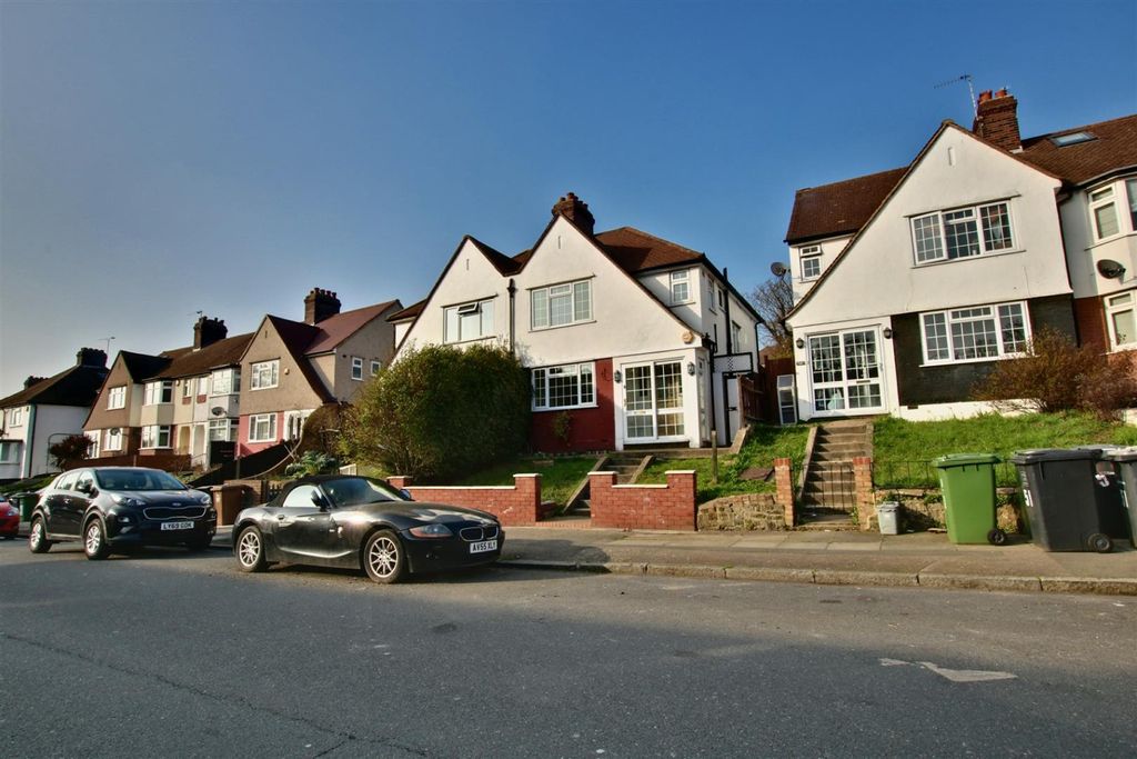 Property photo 1 of 15 4625760