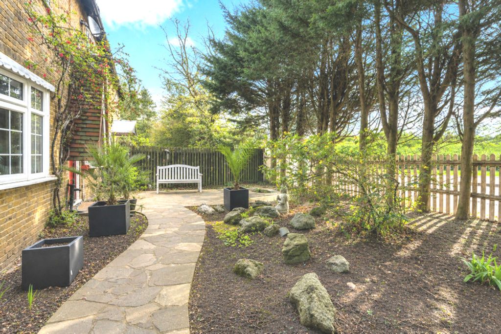 Property photo 2 of 20