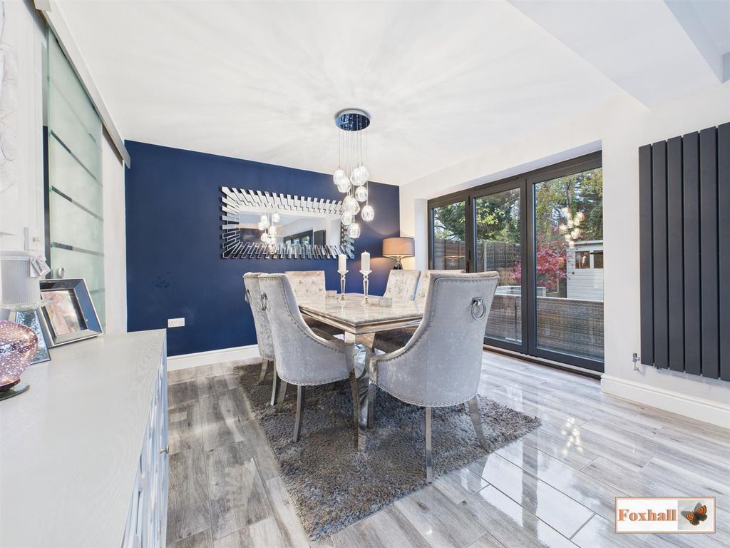 Property photo 3 of 33 Lounge / Diner