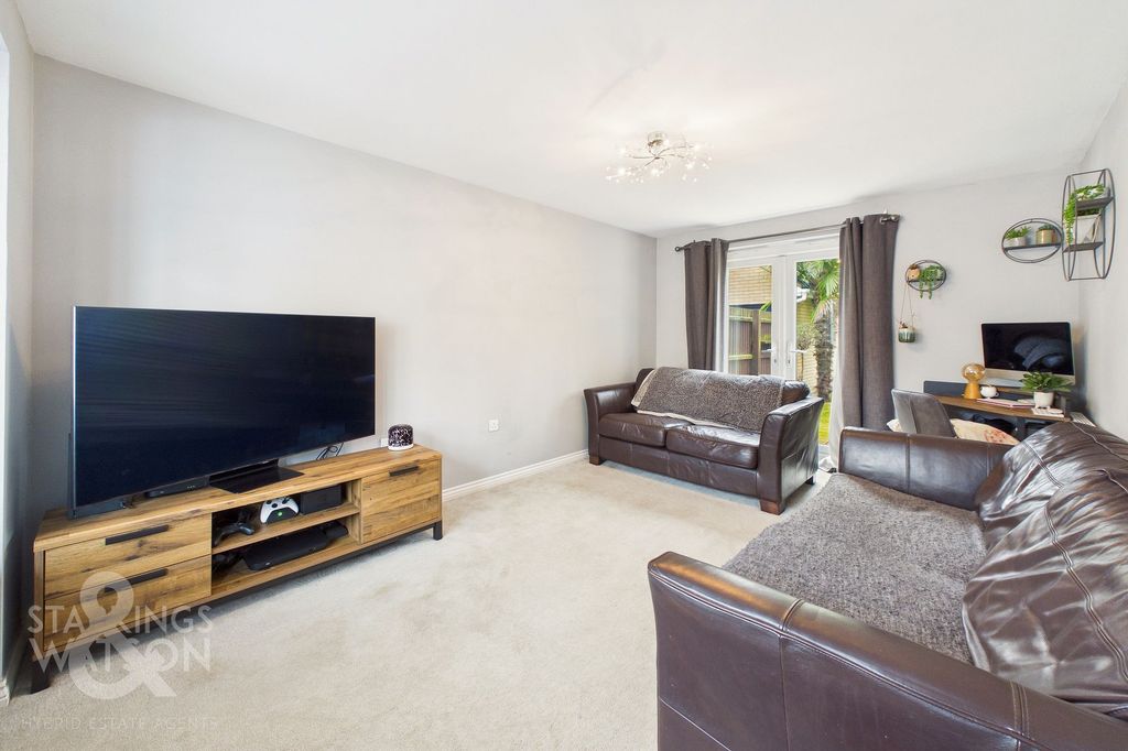 Property photo 2 of 25