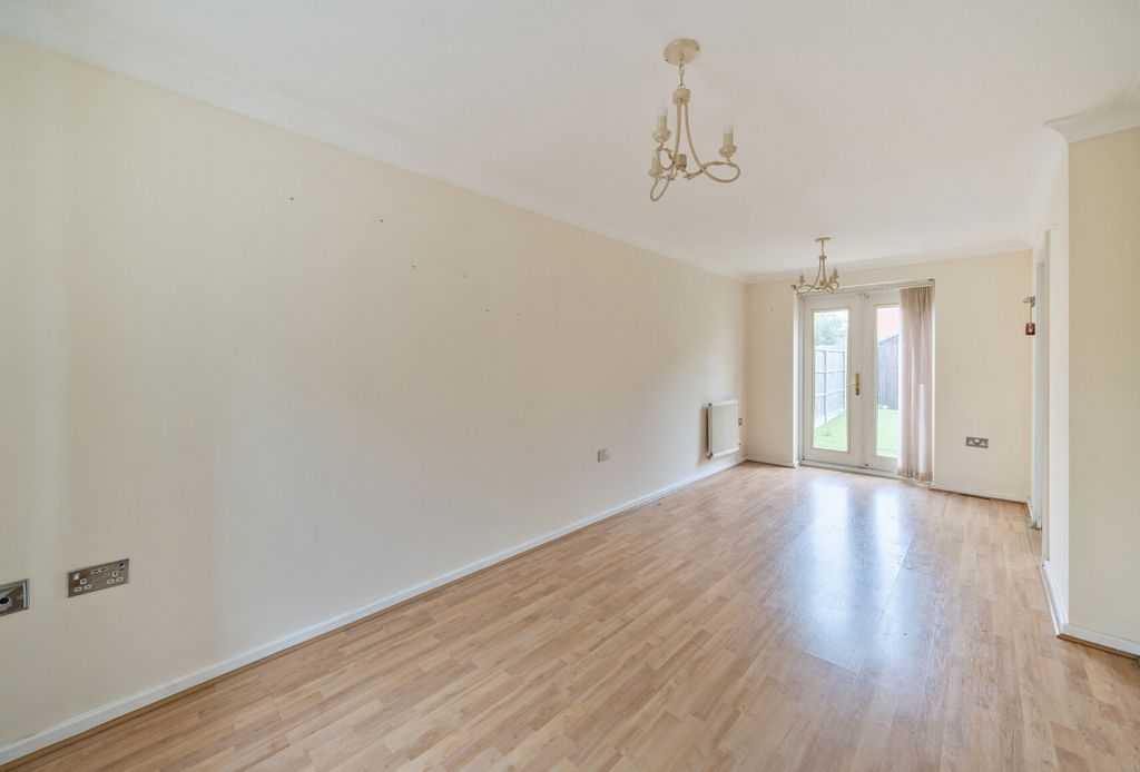 Property photo 2 of 14 1348244-6-68B6ee8...